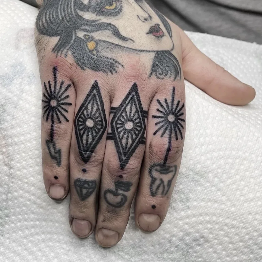 Knuckle and finger tattoos — traditional tattoo by Alex Roze, Kelowna